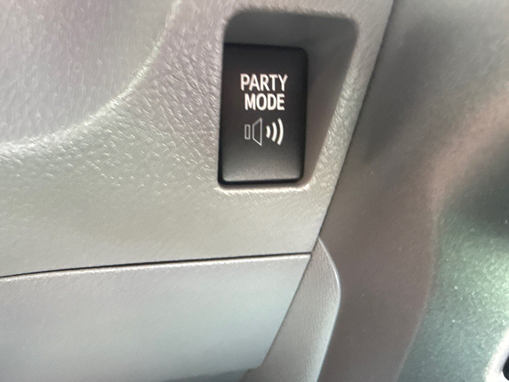 2013 Toyota 4Runner Image 18