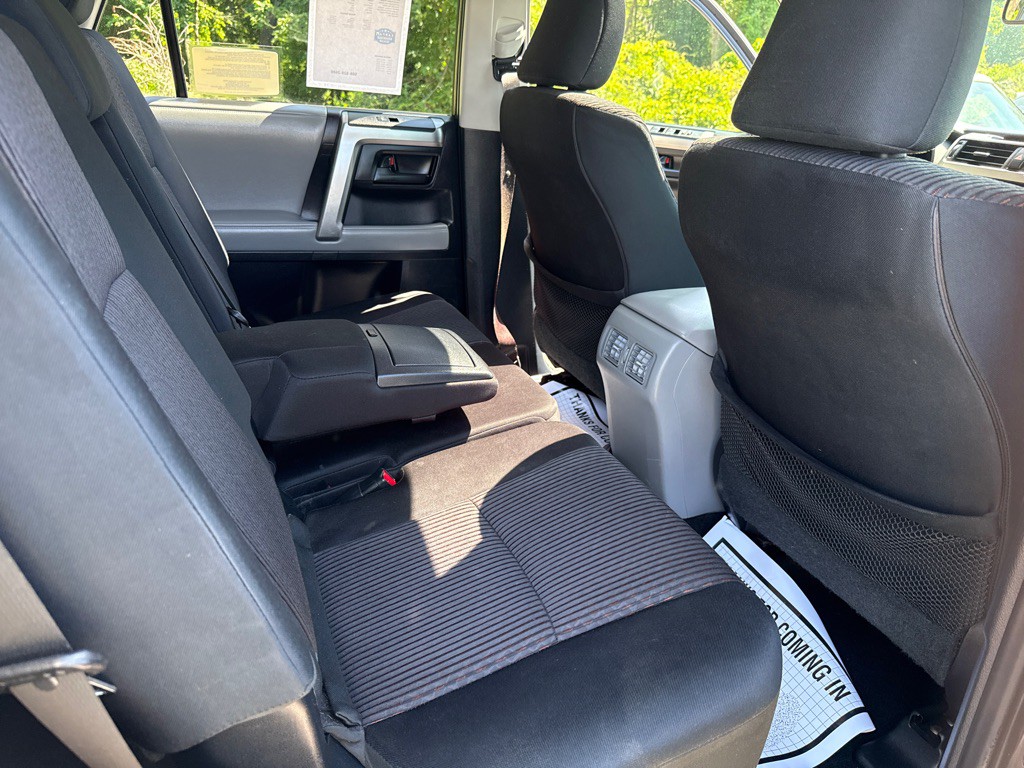 2013 Toyota 4Runner Image 32