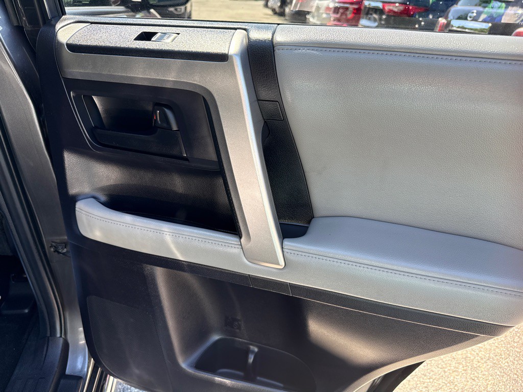 2013 Toyota 4Runner Image 33