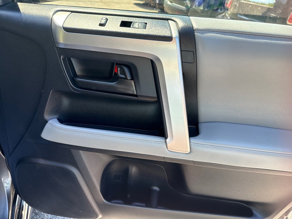 2013 Toyota 4Runner Image 35