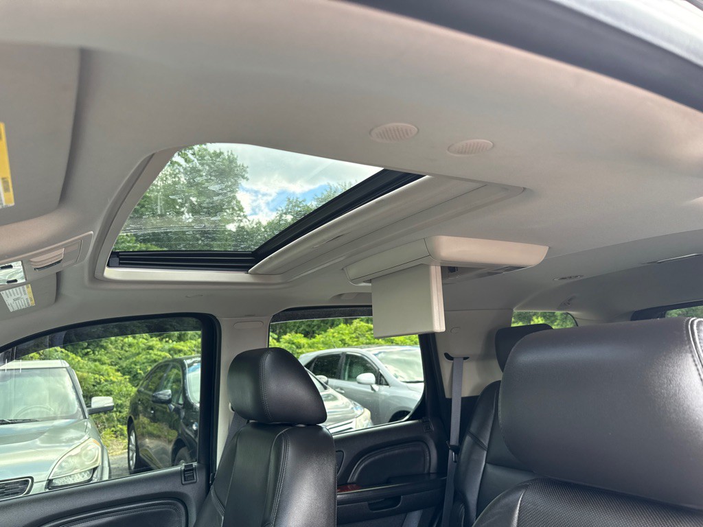 2014 Cadillac Escalade Image 11