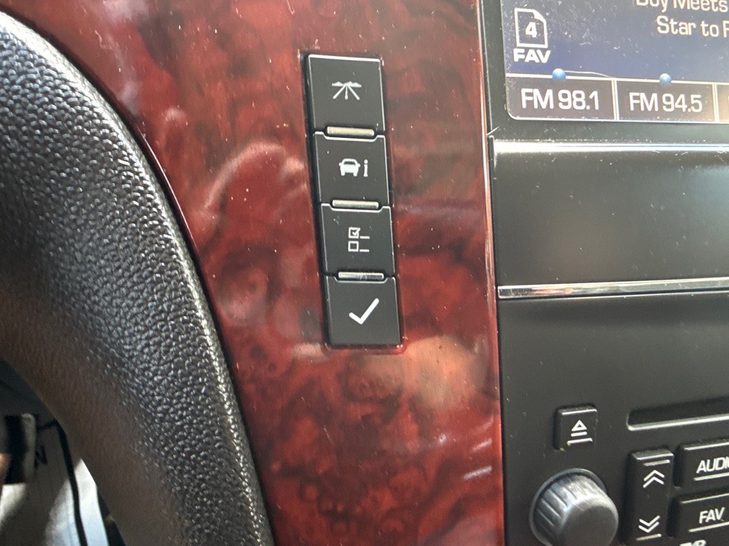 2014 Cadillac Escalade Image 18
