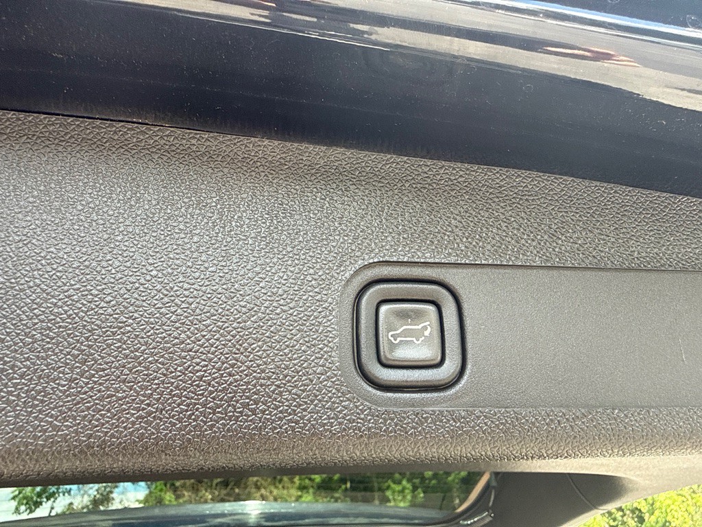 2014 Cadillac Escalade Image 34