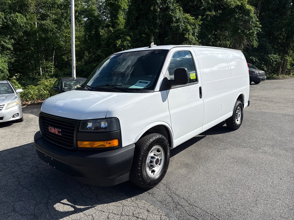 2023 GMC Savana Image 1