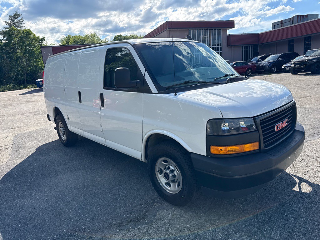 2023 GMC Savana Image 2