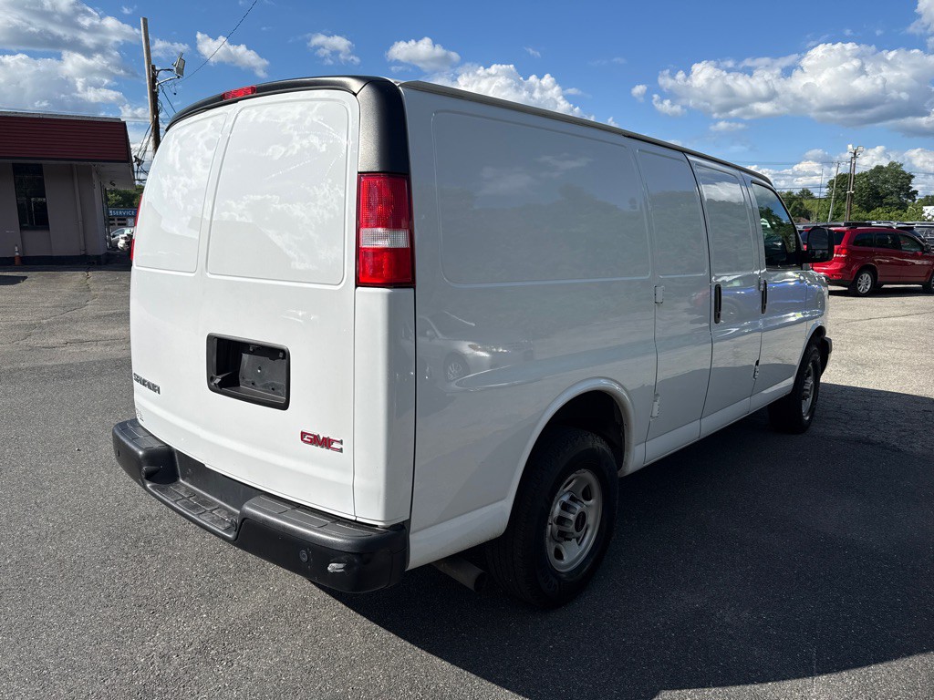 2023 GMC Savana Image 3