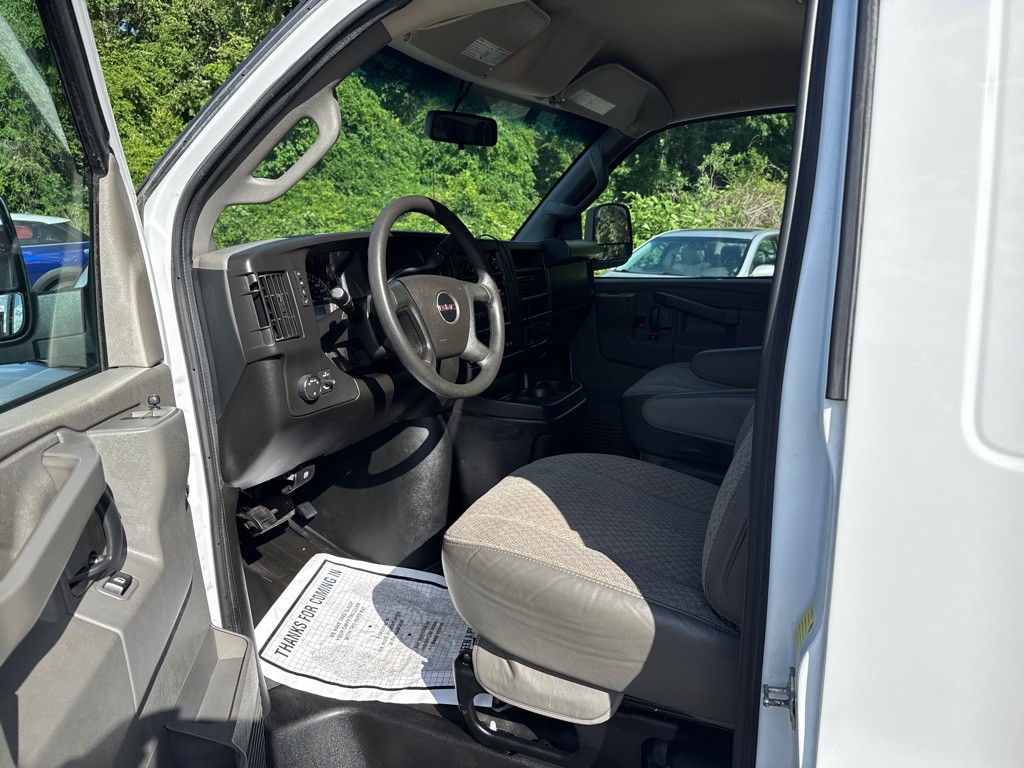 2023 GMC Savana Image 5