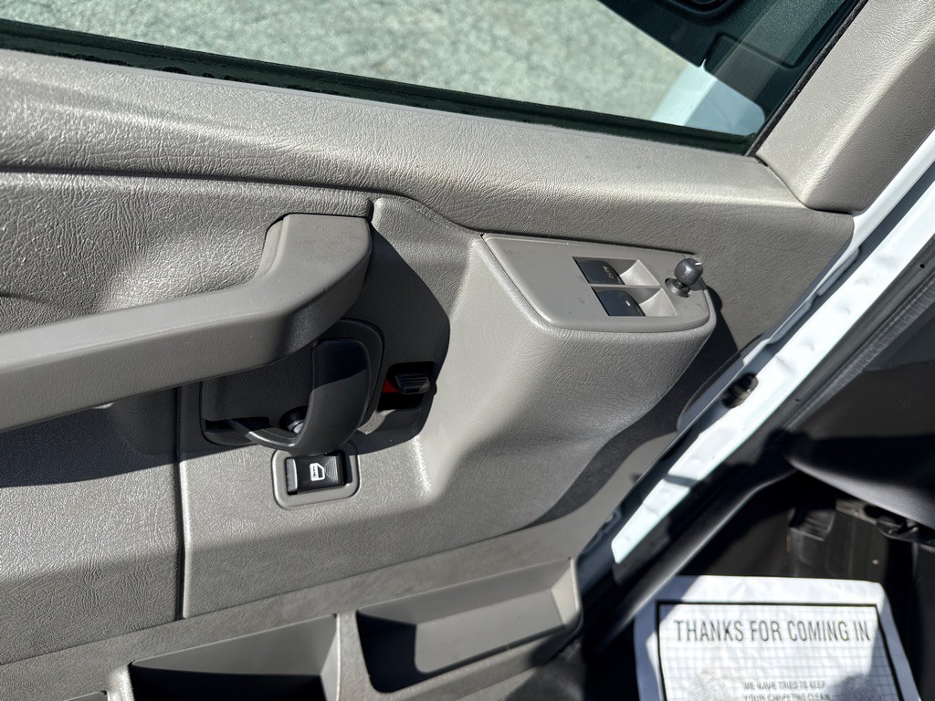 2023 GMC Savana Image 6