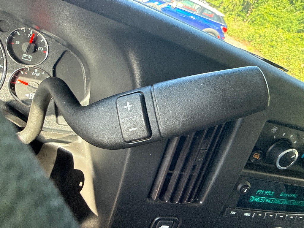 2023 GMC Savana Image 9