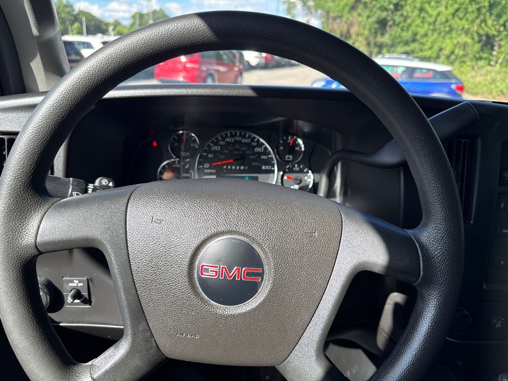 2023 GMC Savana Image 10