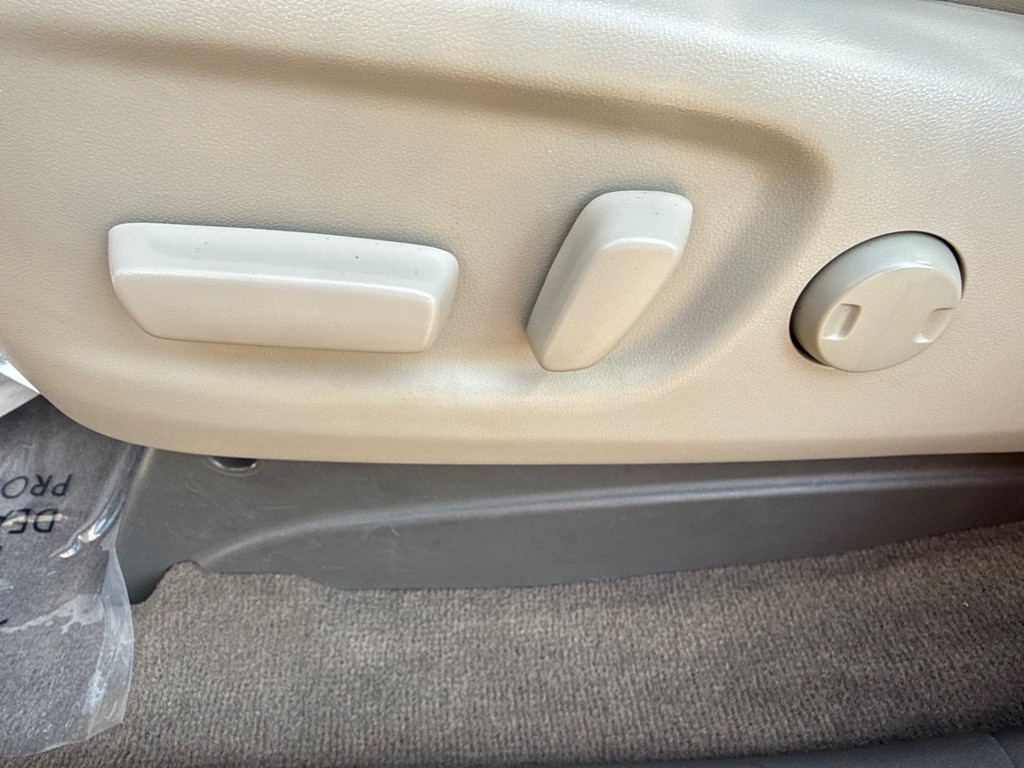 2014 Toyota Sienna Image 10
