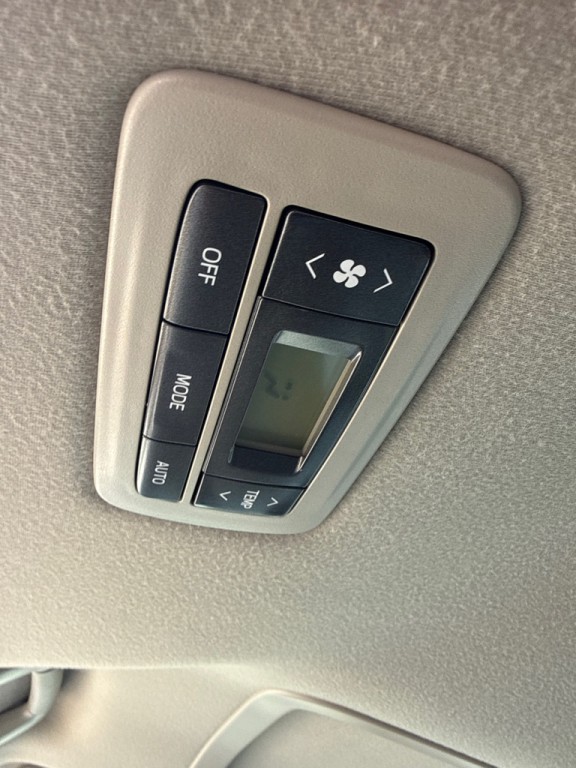 2014 Toyota Sienna Image 30