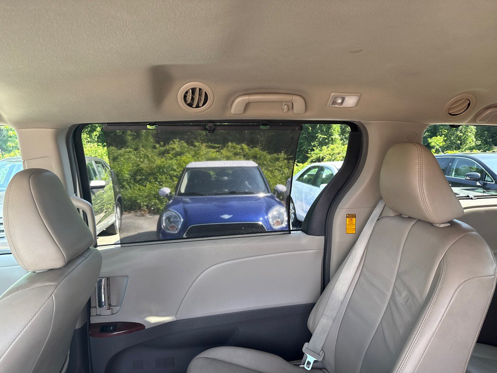 2014 Toyota Sienna Image 31