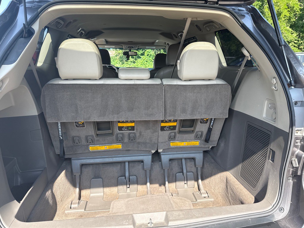 2014 Toyota Sienna Image 34