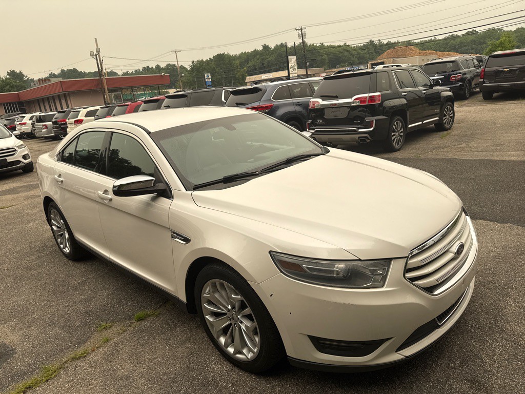 2014 Ford Taurus Image 2