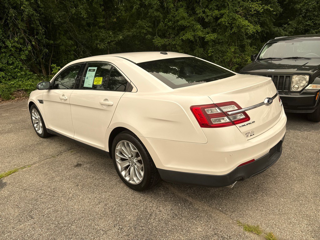 2014 Ford Taurus Image 4
