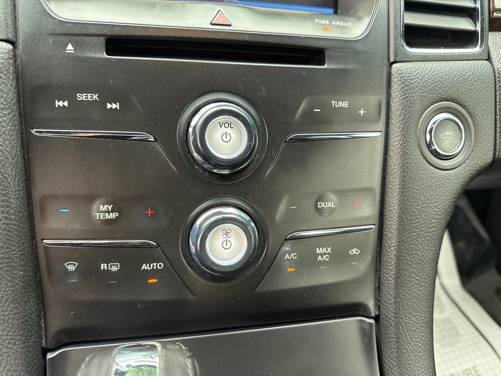 2014 Ford Taurus Image 17