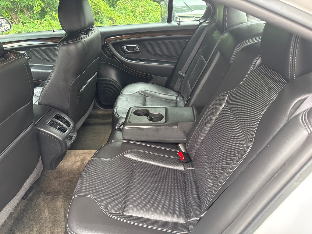2014 Ford Taurus Image 22
