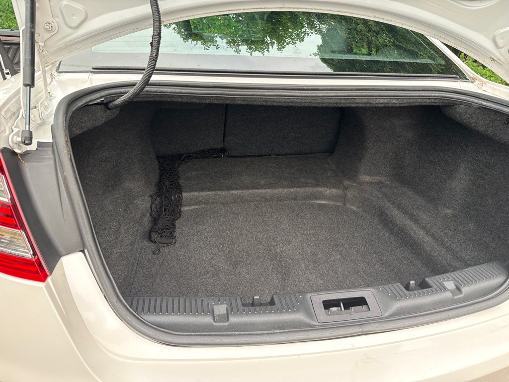 2014 Ford Taurus Image 24