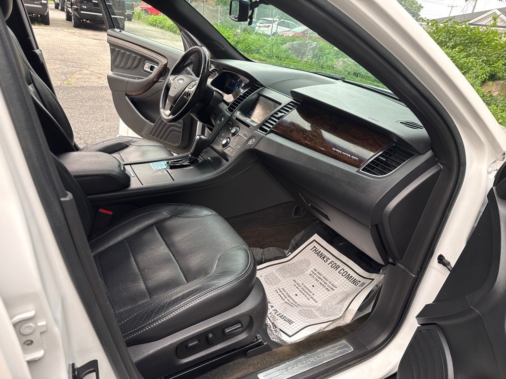 2014 Ford Taurus Image 28
