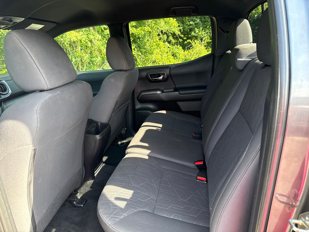 2016 Toyota Tacoma Image 23