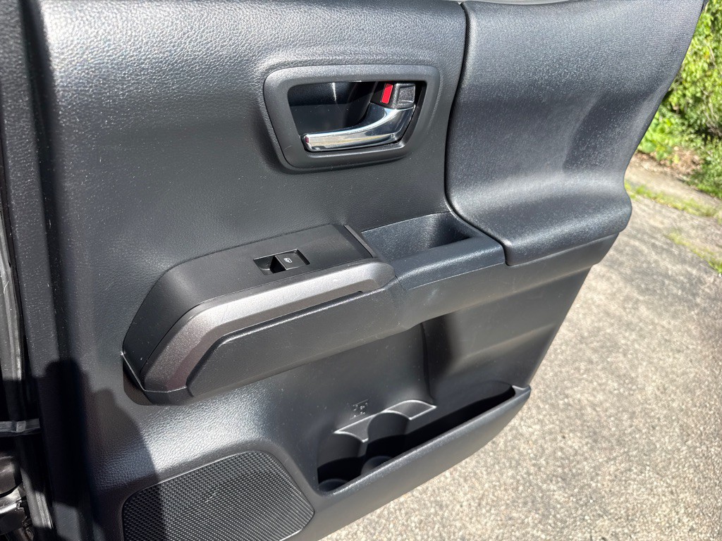 2016 Toyota Tacoma Image 27