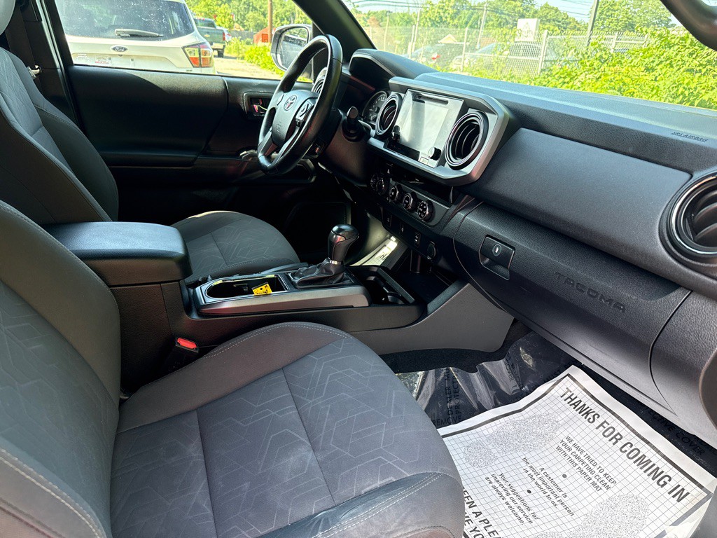 2016 Toyota Tacoma Image 28