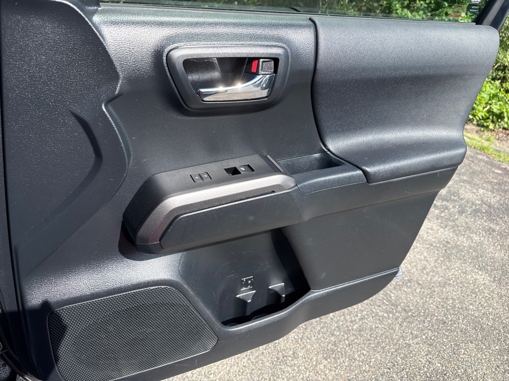 2016 Toyota Tacoma Image 30