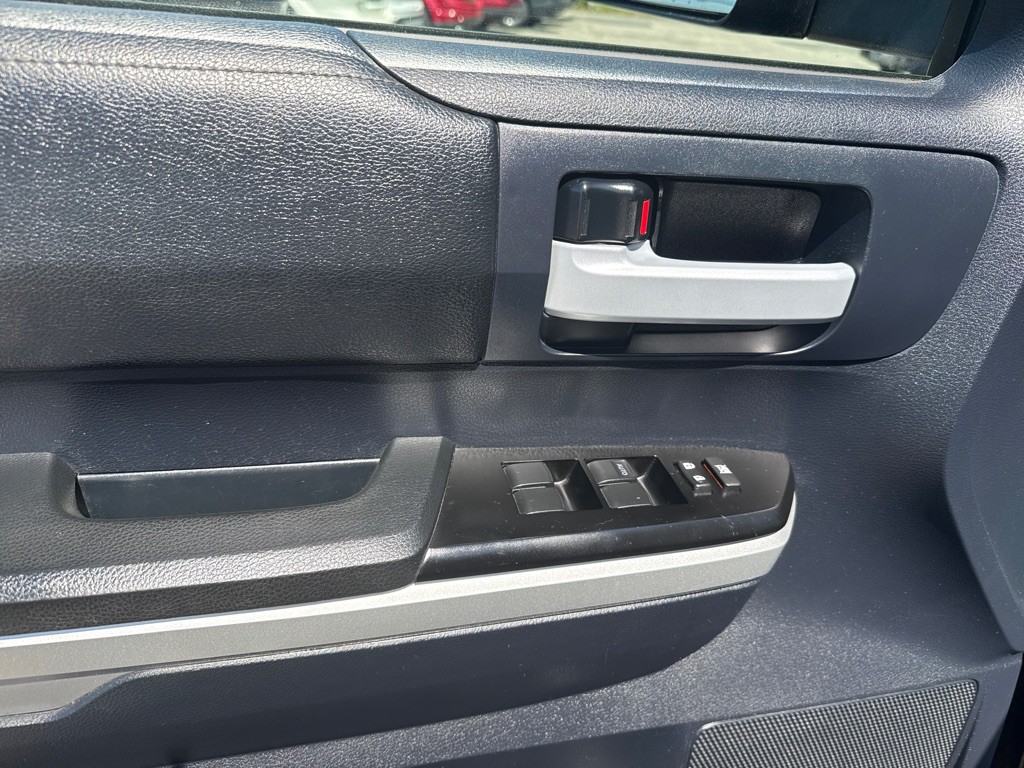 2016 Toyota Tundra Image 10