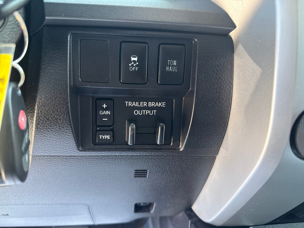 2016 Toyota Tundra Image 12