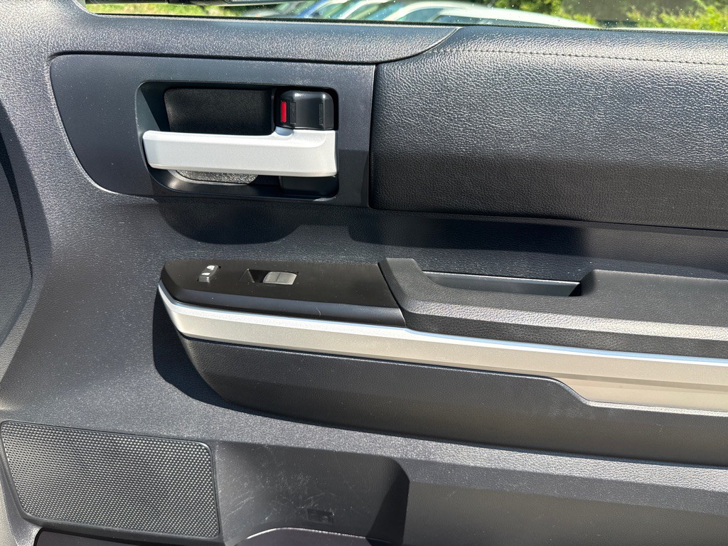 2016 Toyota Tundra Image 32