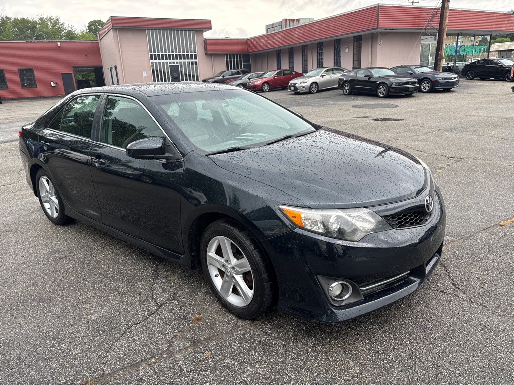 2014 Toyota Camry Image 2