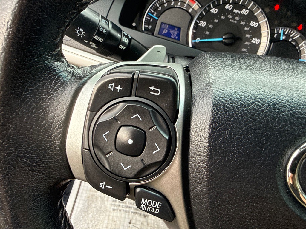 2014 Toyota Camry Image 11