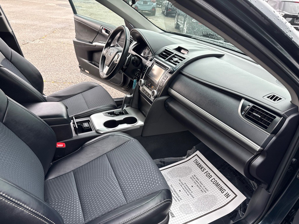 2014 Toyota Camry Image 25