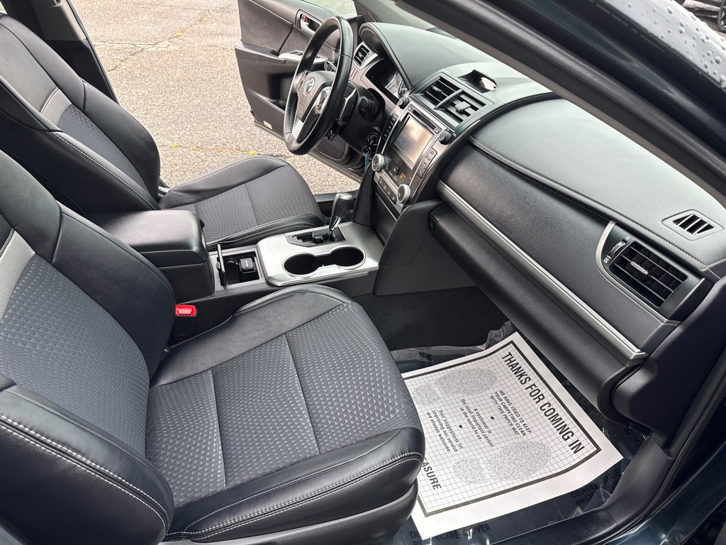 2014 Toyota Camry Image 28