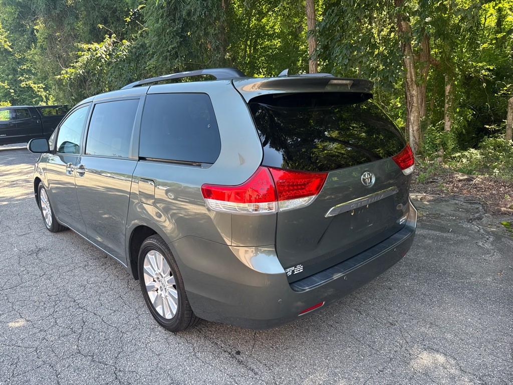2014 Toyota Sienna Image 4