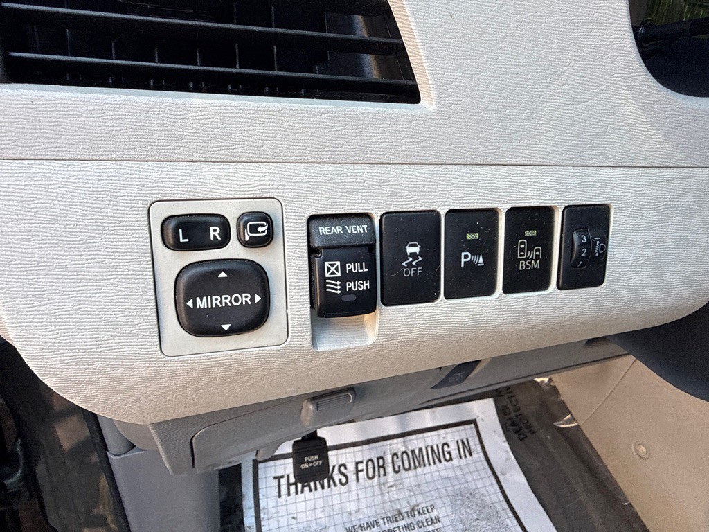 2014 Toyota Sienna Image 11