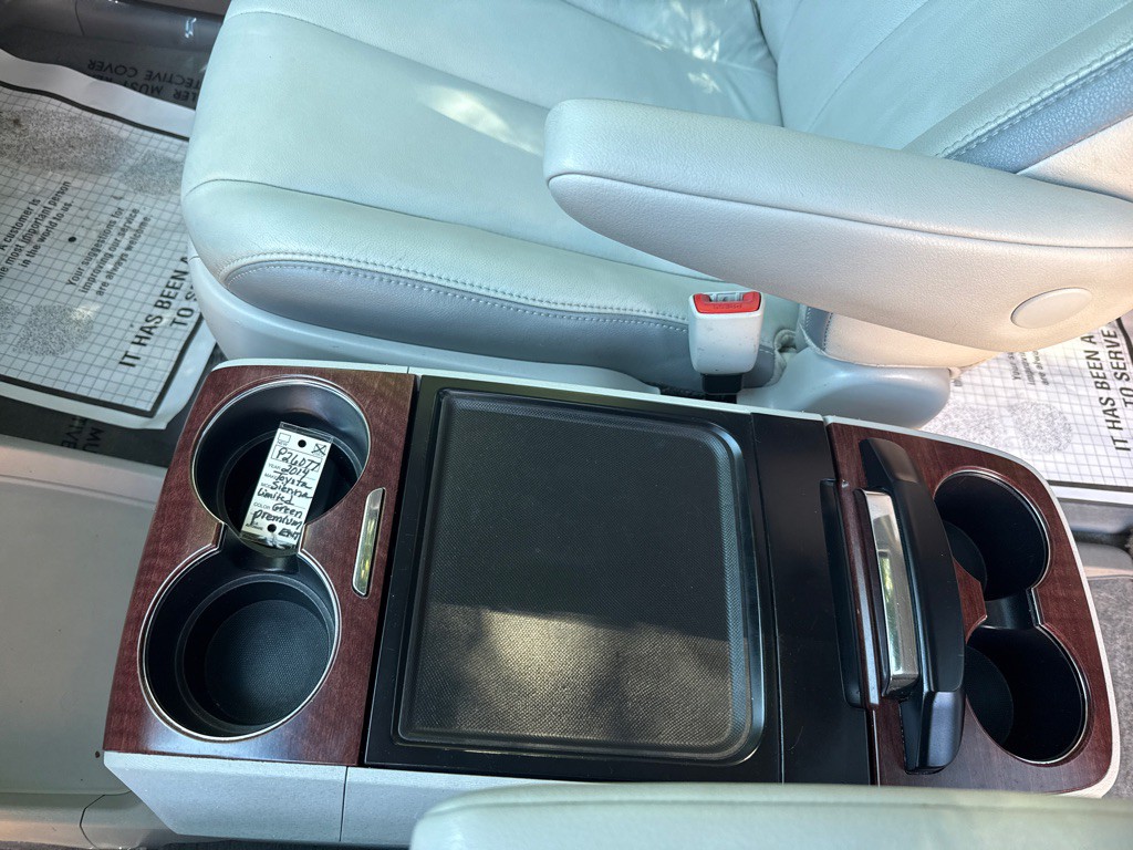 2014 Toyota Sienna Image 25
