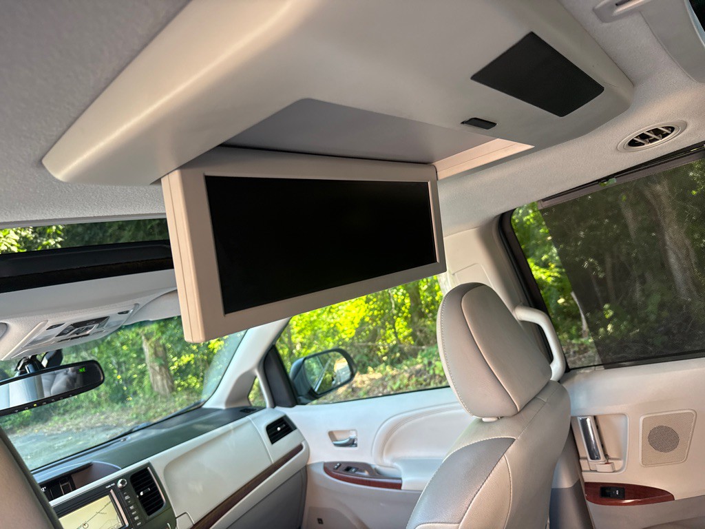 2014 Toyota Sienna Image 29