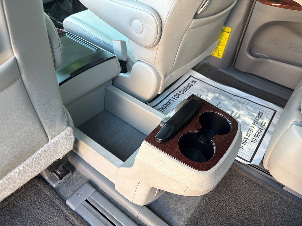 2014 Toyota Sienna Image 30