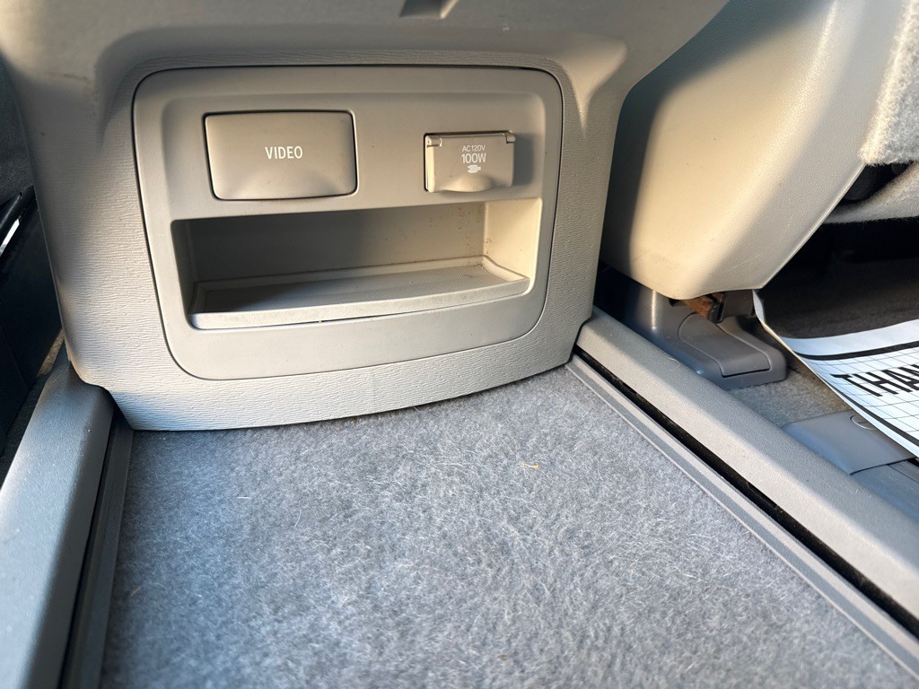 2014 Toyota Sienna Image 31