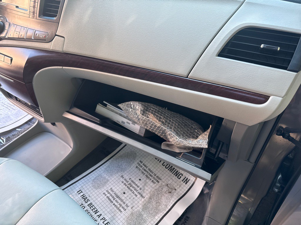 2014 Toyota Sienna Image 41