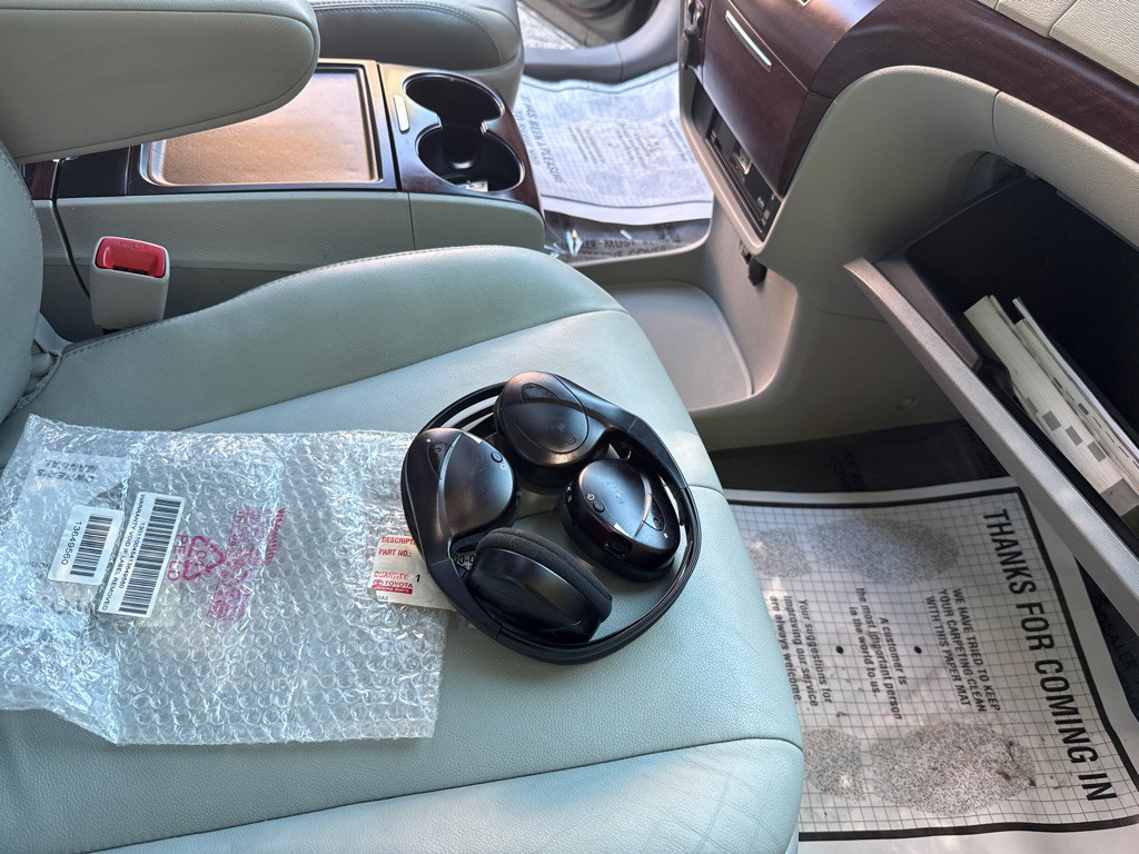 2014 Toyota Sienna Image 42