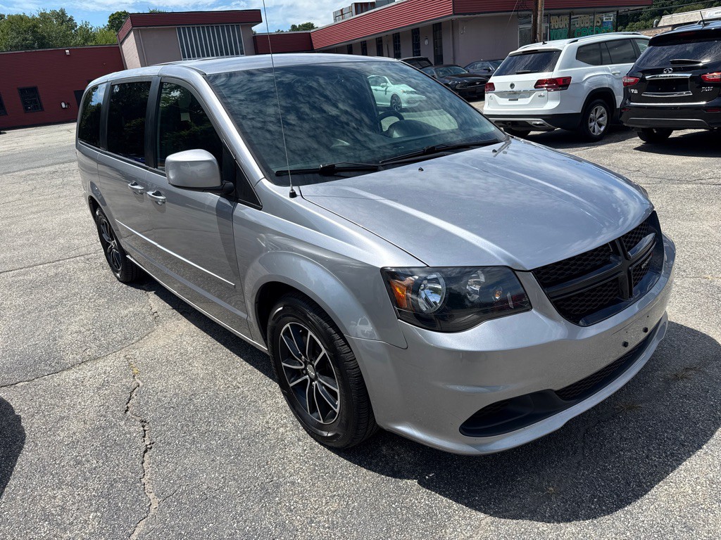 2017 Dodge Grand Caravan Image 2