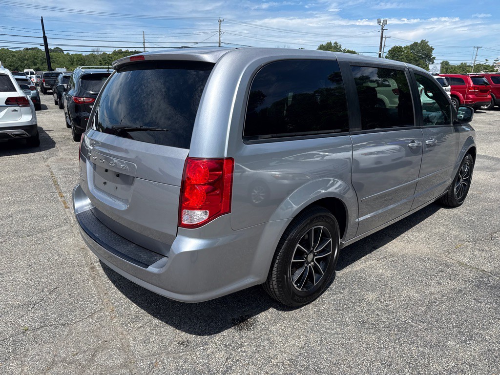 2017 Dodge Grand Caravan Image 3