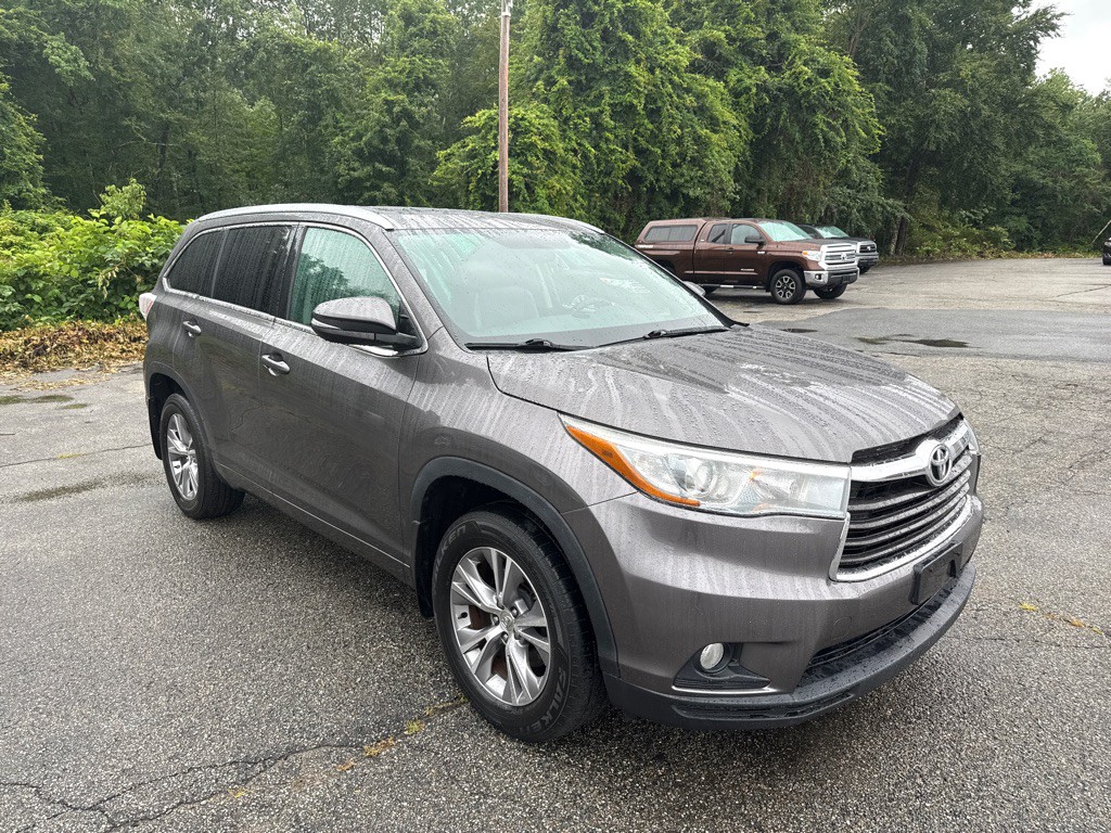 2015 Toyota Highlander Image 2