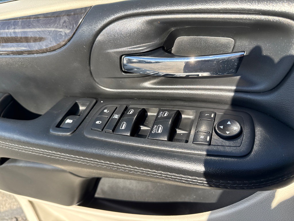 2017 Dodge Grand Caravan Image 6
