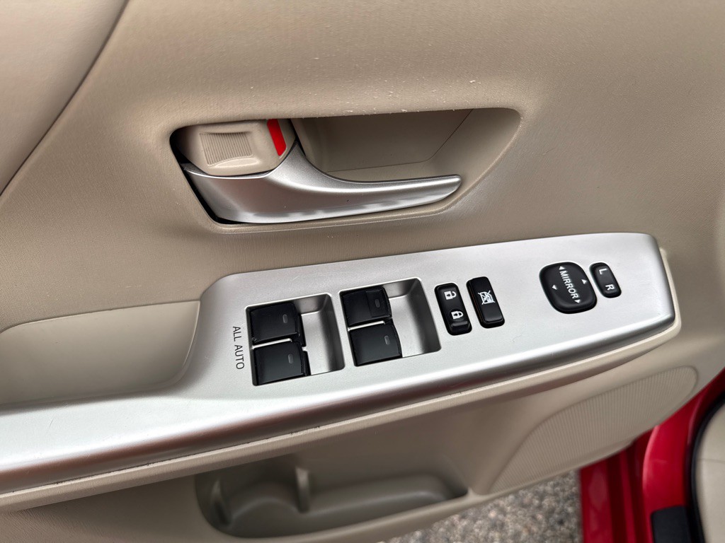 2012 Toyota Prius Image 6