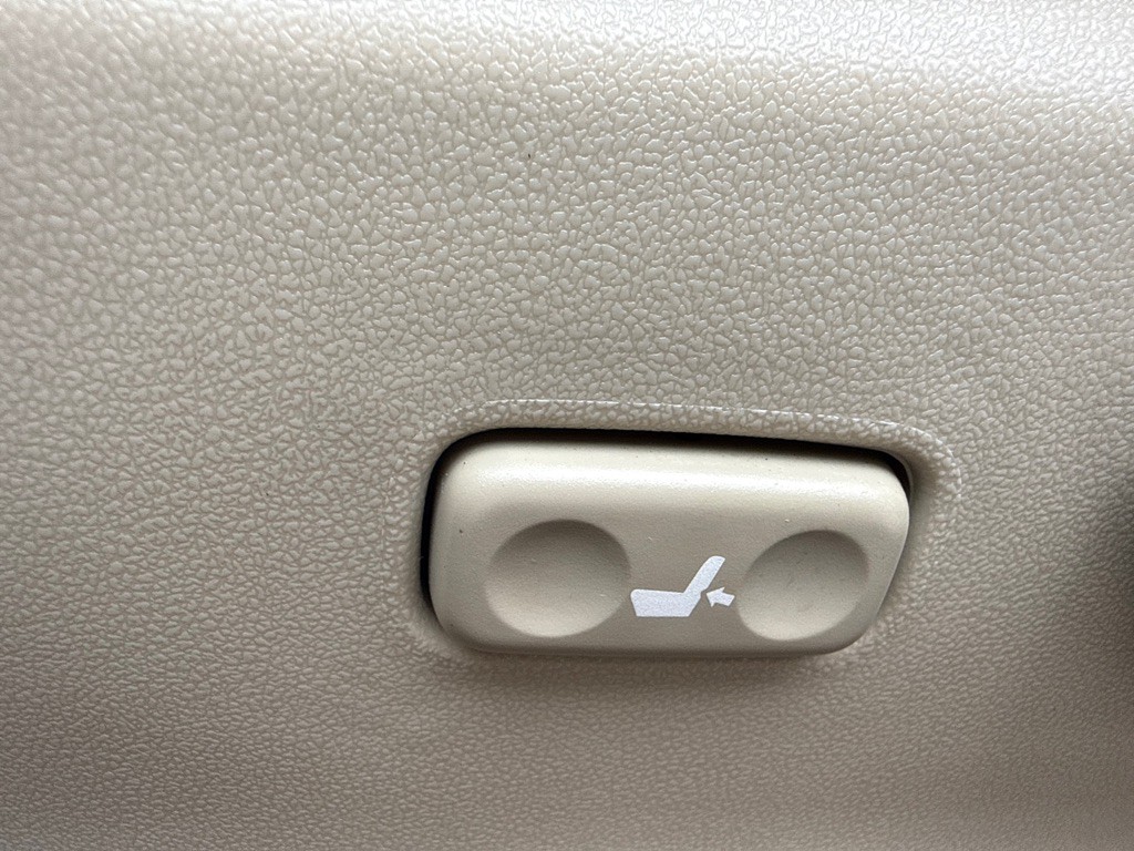 2012 Toyota Prius Image 7