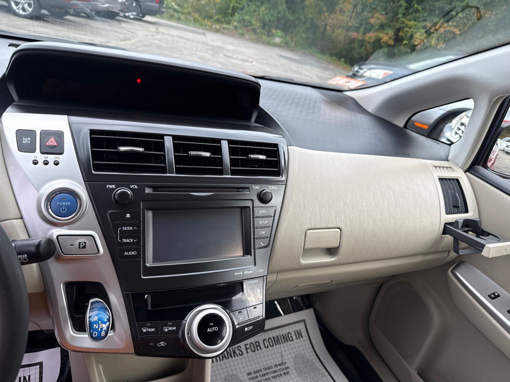 2012 Toyota Prius Image 10